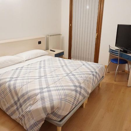 B&B La Villetta Брено Екстериор снимка