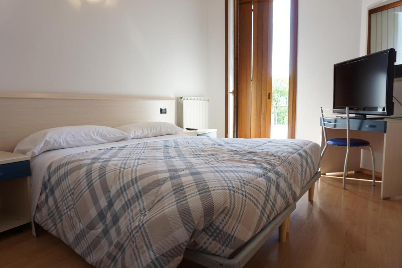 B&B La Villetta Брено Екстериор снимка