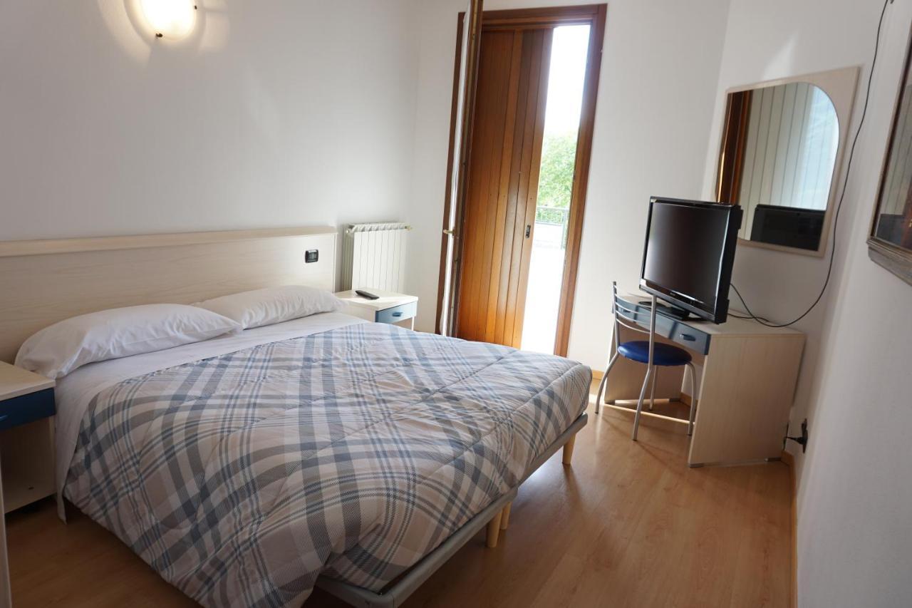 B&B La Villetta Брено Екстериор снимка