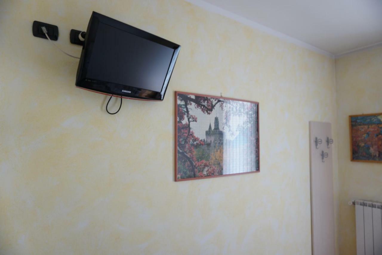 B&B La Villetta Брено Екстериор снимка