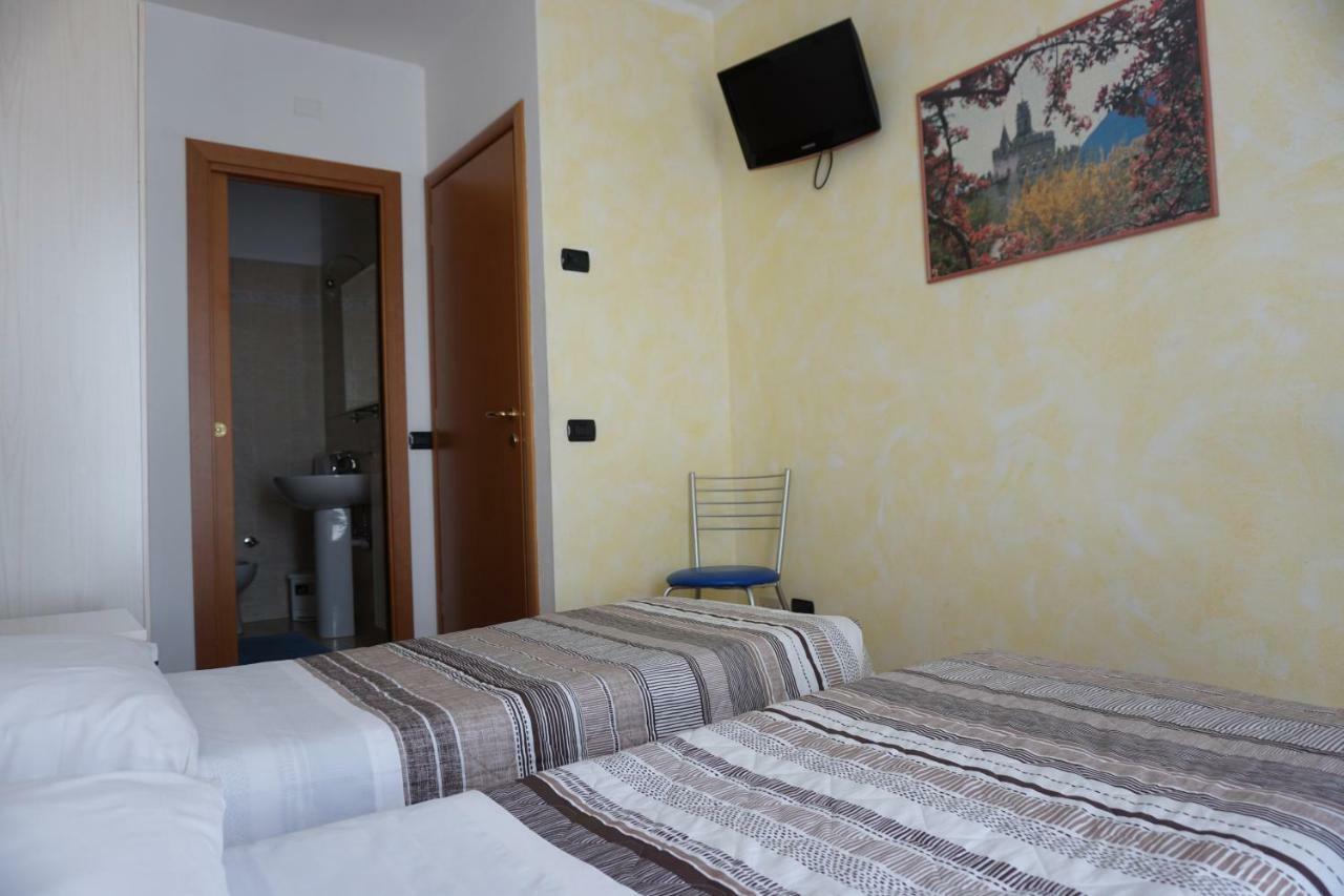 B&B La Villetta Брено Екстериор снимка