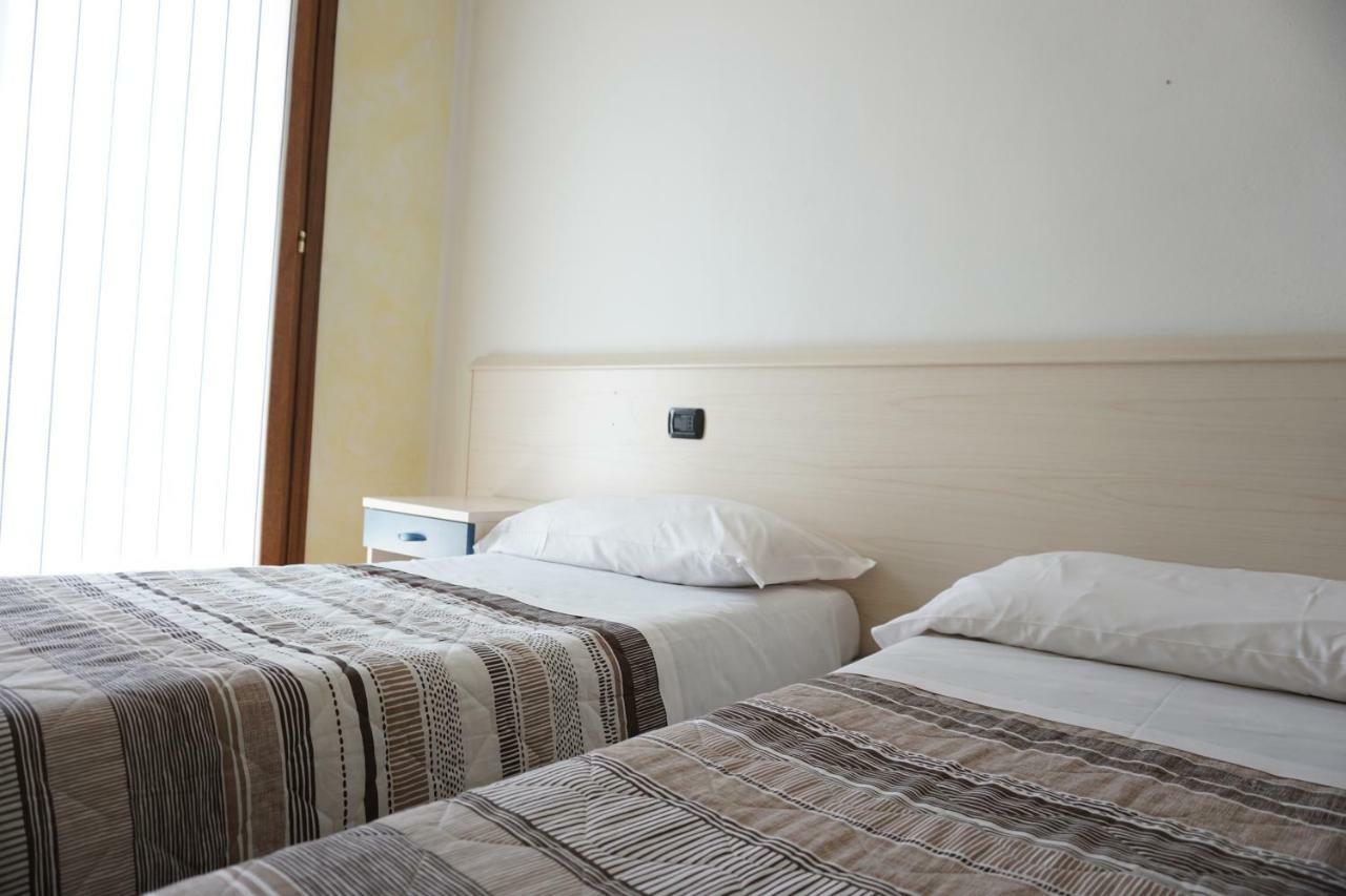 B&B La Villetta Брено Екстериор снимка